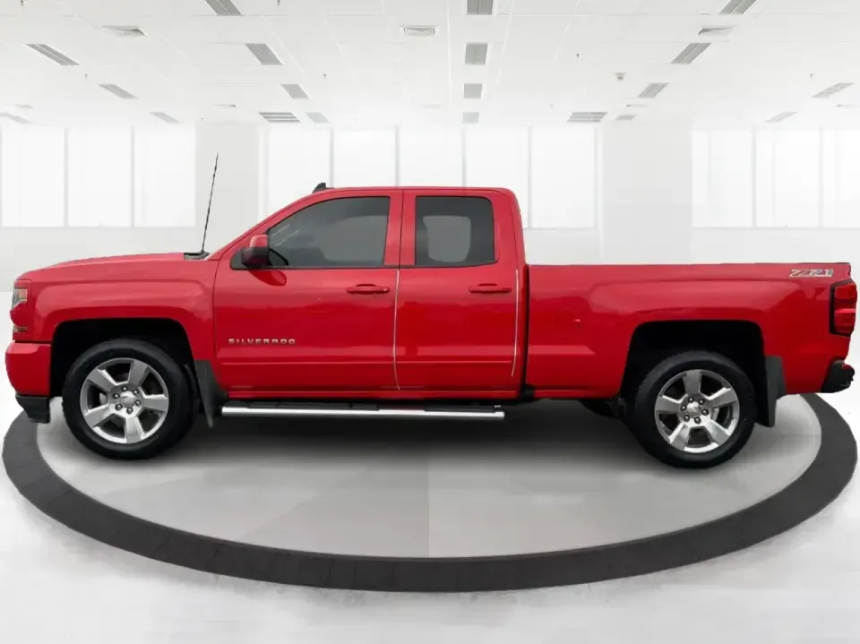 2017 Chevrolet Silverado 1500 2LT (1GCVKREC2HZ) with an EcoTec3 4.3L V-6 gasoline direct injection engine, 6A transmission, located at 8750 N County Rd 25A, Piqua, OH, 45356, (937) 908-9800, 40.164391, -84.232513 - **Unleash Adventure with the 2017 Chevrolet Silverado 1500 at Advantage Car and Credit Moraine, OH!**<br /> <br /> Are you ready to conquer your daily commute or embark on thrilling weekend adventures? The 2017 Chevrolet Silverado 1500 is more than just a truck; it's a lifestyle choice perfect for - Photo#5
