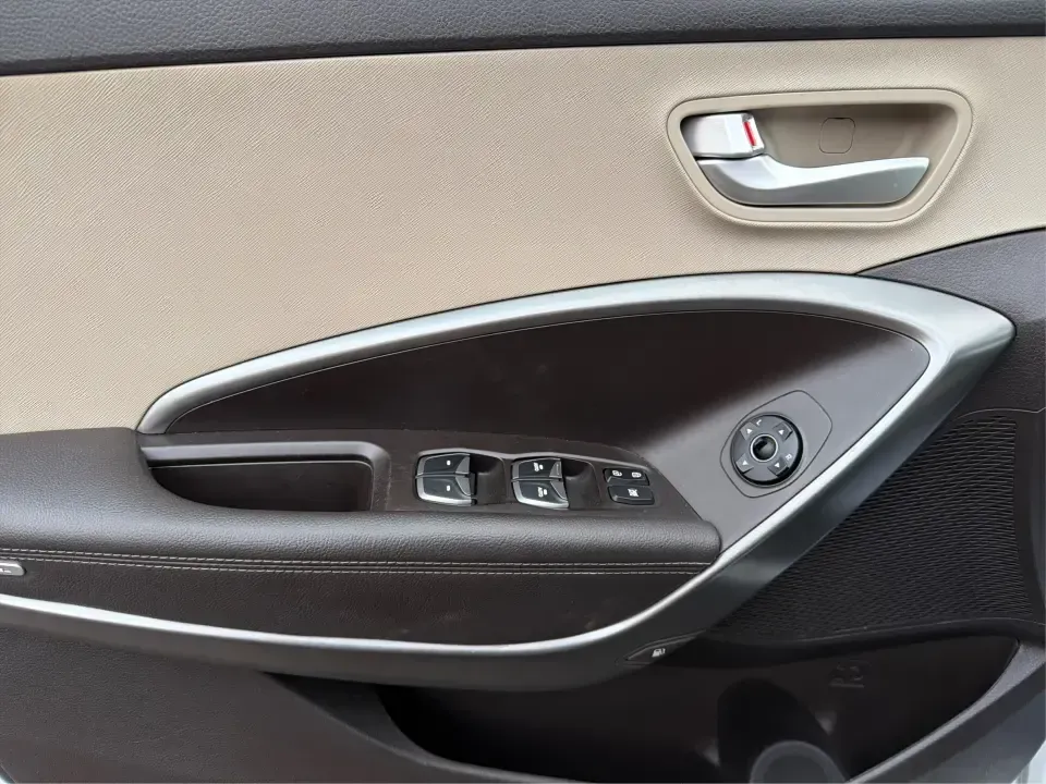 2017 Hyundai Santa Fe 2.4L (5NMZTDLB2HH) with an Theta II 2.4L I-4 gasoline direct injection engine, 6A transmission, located at 1951 S Dayton Lakeview Rd., New Carlisle, OH, 45344, (937) 908-9800, 39.890999, -84.050255 - **Elevate Your Family Adventures with the 2017 Hyundai Santa Fe at Advantage Car and Credit!**<br /> <br /> Are you searching for the perfect vehicle to accommodate your growing family or to enhance your weekend getaways? Look no further! The 2017 Hyundai Santa Fe is a versatile and spacious SUV des - Photo#17