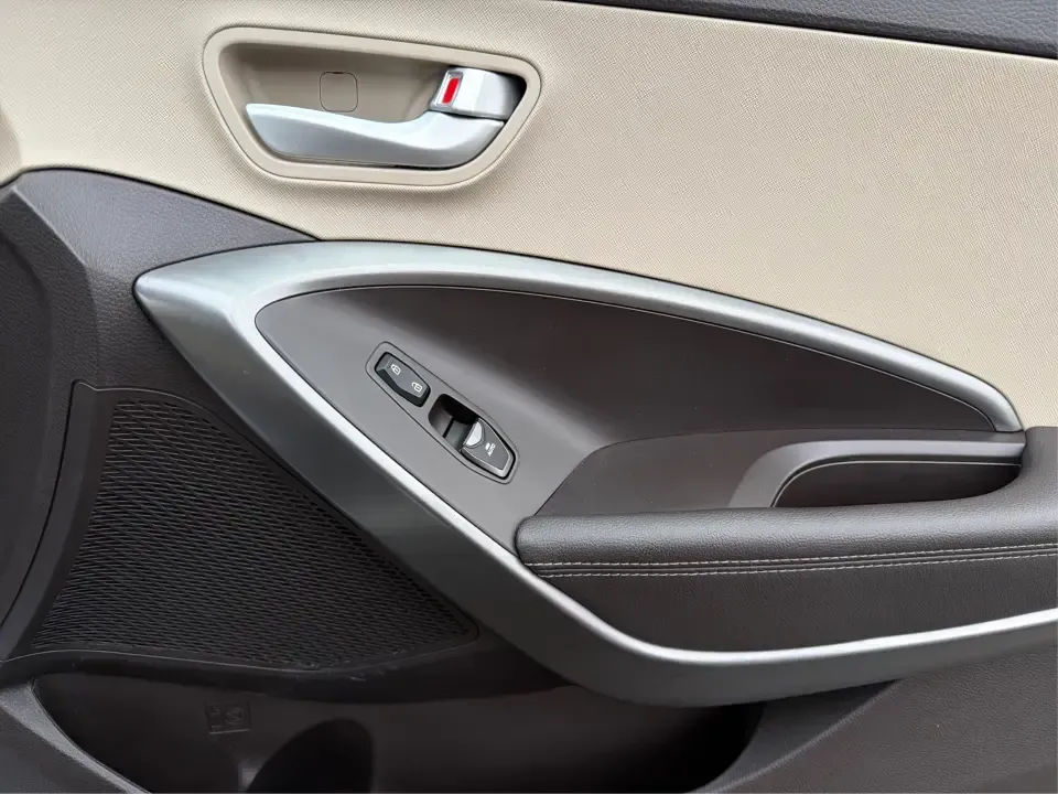 2017 Hyundai Santa Fe 2.4L (5NMZTDLB2HH) with an Theta II 2.4L I-4 gasoline direct injection engine, 6A transmission, located at 1951 S Dayton Lakeview Rd., New Carlisle, OH, 45344, (937) 908-9800, 39.890999, -84.050255 - **Elevate Your Family Adventures with the 2017 Hyundai Santa Fe at Advantage Car and Credit!**<br /> <br /> Are you searching for the perfect vehicle to accommodate your growing family or to enhance your weekend getaways? Look no further! The 2017 Hyundai Santa Fe is a versatile and spacious SUV des - Photo#18