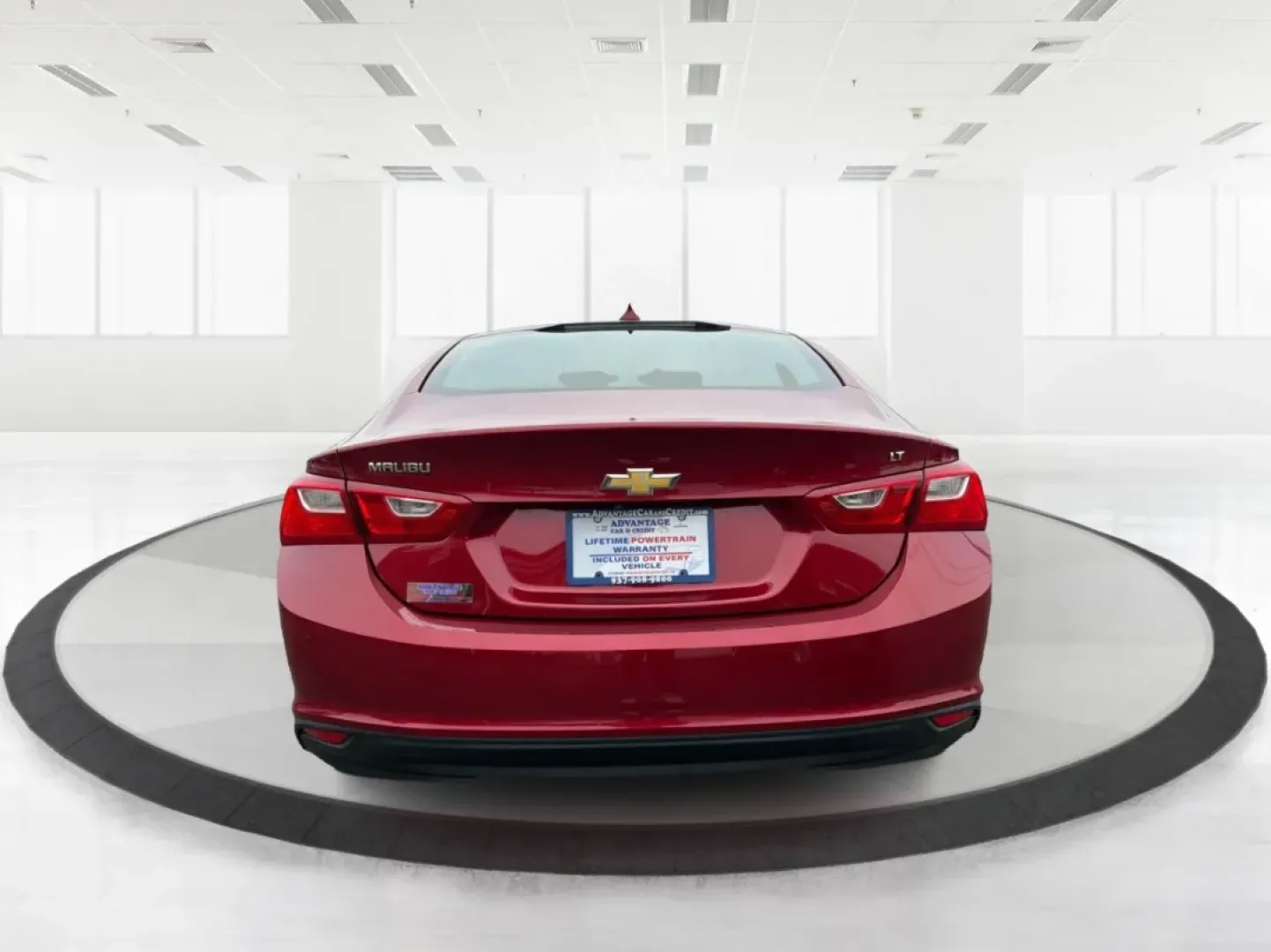 2017 Chevrolet Malibu 1LT (1G1ZE5ST1HF) with an 1.5L I-4 gasoline direct injection engine, located at 4508 South Dixie Dr, Moraine, OH, 45439, (937) 908-9800, 39.689976, -84.218452 - Are you searching for the perfect sedan that balances style, comfort, and reliability? Look no further than the 2017 Chevrolet Malibu 1LT available at Advantage Car and Credit in Moraine, OH. This vehicle is not just a mode of transportation; it's an enhancement to your lifestyle, whether you're nav - Photo#3