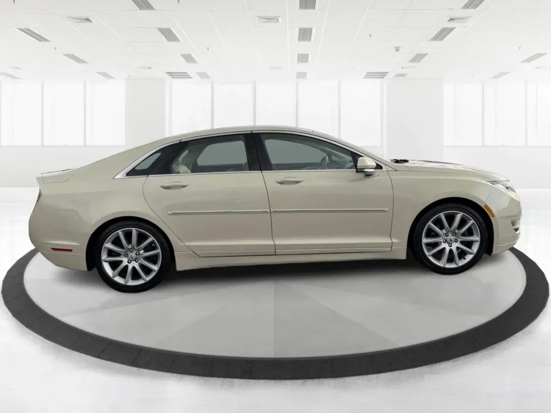 2016 Lincoln MKZ Base (3LN6L2G96GR) with an Other engine, located at 880 E. National Road, Vandalia, OH, 45377, (937) 908-9800, 39.891918, -84.183594 - **Elevate Your Commuting Experience with the 2016 Lincoln MKZ at Advantage Car and Credit - Vandalia!**<br /> <br /> Are you ready to transform your daily commute into a luxurious experience? The 2016 Lincoln MKZ is the perfect blend of sophistication and performance, ideal for those who refuse to c - Photo#1