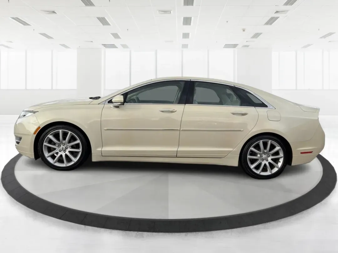 2016 Lincoln MKZ Base (3LN6L2G96GR) with an Other engine, located at 880 E. National Road, Vandalia, OH, 45377, (937) 908-9800, 39.891918, -84.183594 - **Elevate Your Commuting Experience with the 2016 Lincoln MKZ at Advantage Car and Credit - Vandalia!**<br /> <br /> Are you ready to transform your daily commute into a luxurious experience? The 2016 Lincoln MKZ is the perfect blend of sophistication and performance, ideal for those who refuse to c - Photo#5