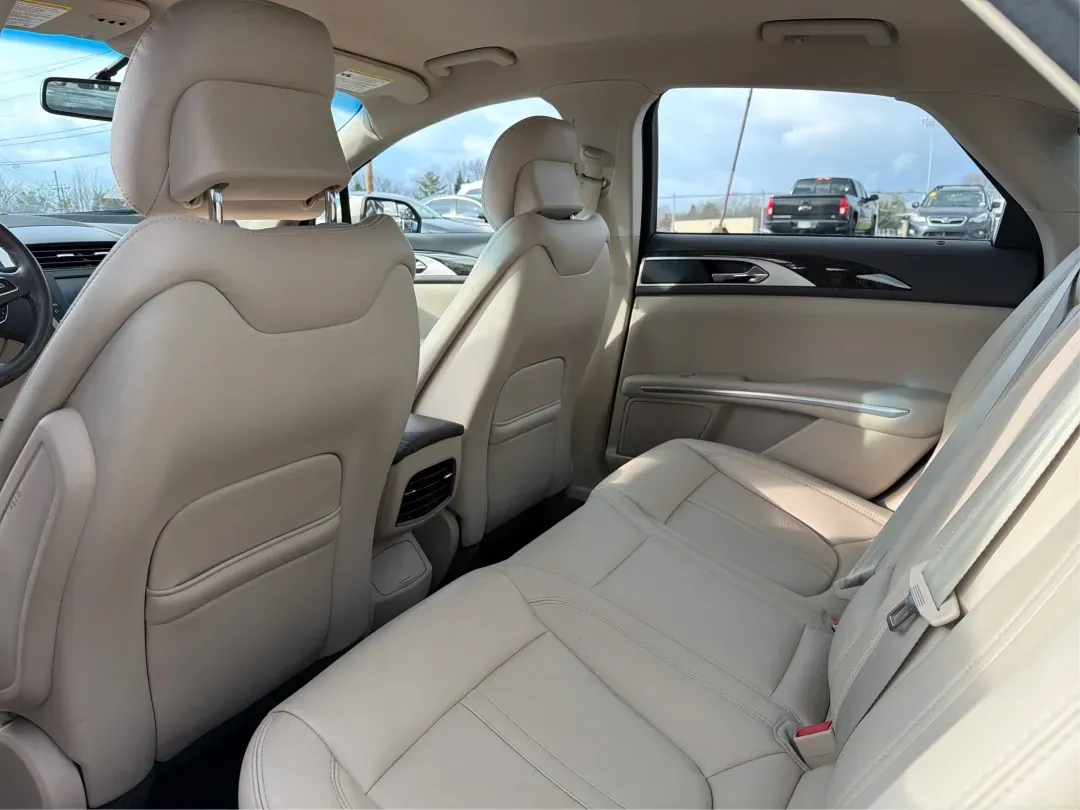 2016 Lincoln MKZ Base (3LN6L2G96GR) with an Other engine, located at 880 E. National Road, Vandalia, OH, 45377, (937) 908-9800, 39.891918, -84.183594 - **Elevate Your Commuting Experience with the 2016 Lincoln MKZ at Advantage Car and Credit - Vandalia!**<br /> <br /> Are you ready to transform your daily commute into a luxurious experience? The 2016 Lincoln MKZ is the perfect blend of sophistication and performance, ideal for those who refuse to c - Photo#10