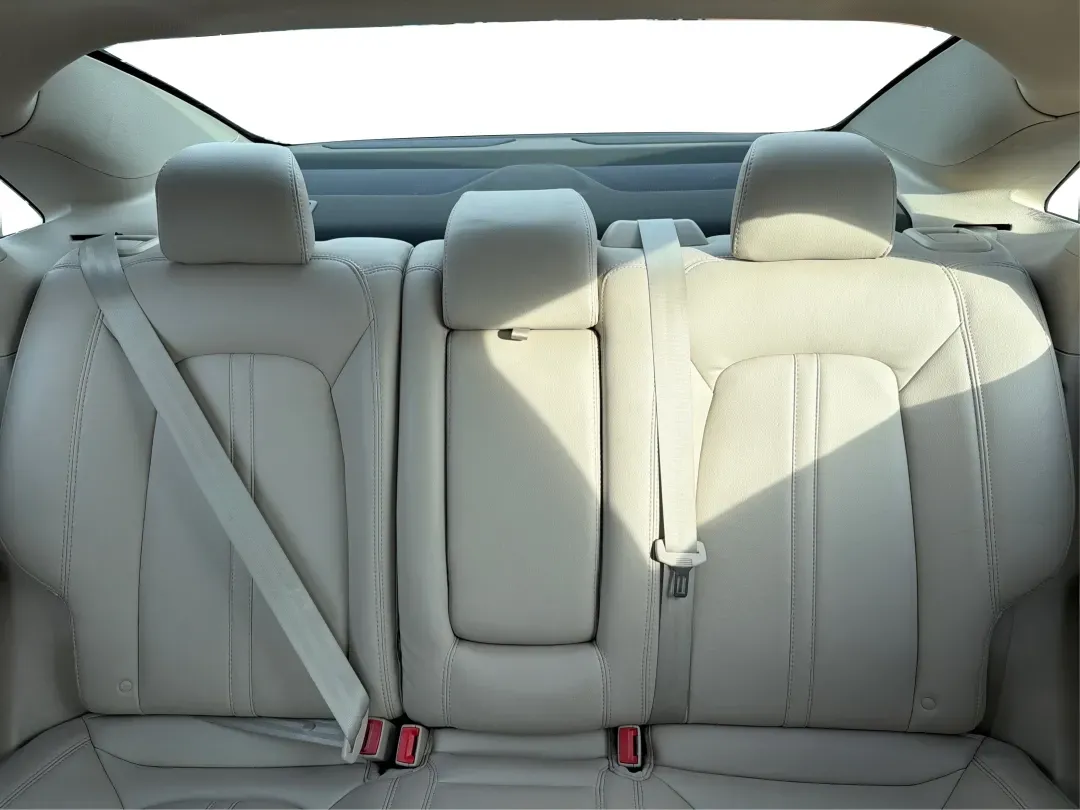 2016 Lincoln MKZ Base (3LN6L2G96GR) with an Other engine, located at 880 E. National Road, Vandalia, OH, 45377, (937) 908-9800, 39.891918, -84.183594 - **Elevate Your Commuting Experience with the 2016 Lincoln MKZ at Advantage Car and Credit - Vandalia!**<br /> <br /> Are you ready to transform your daily commute into a luxurious experience? The 2016 Lincoln MKZ is the perfect blend of sophistication and performance, ideal for those who refuse to c - Photo#14