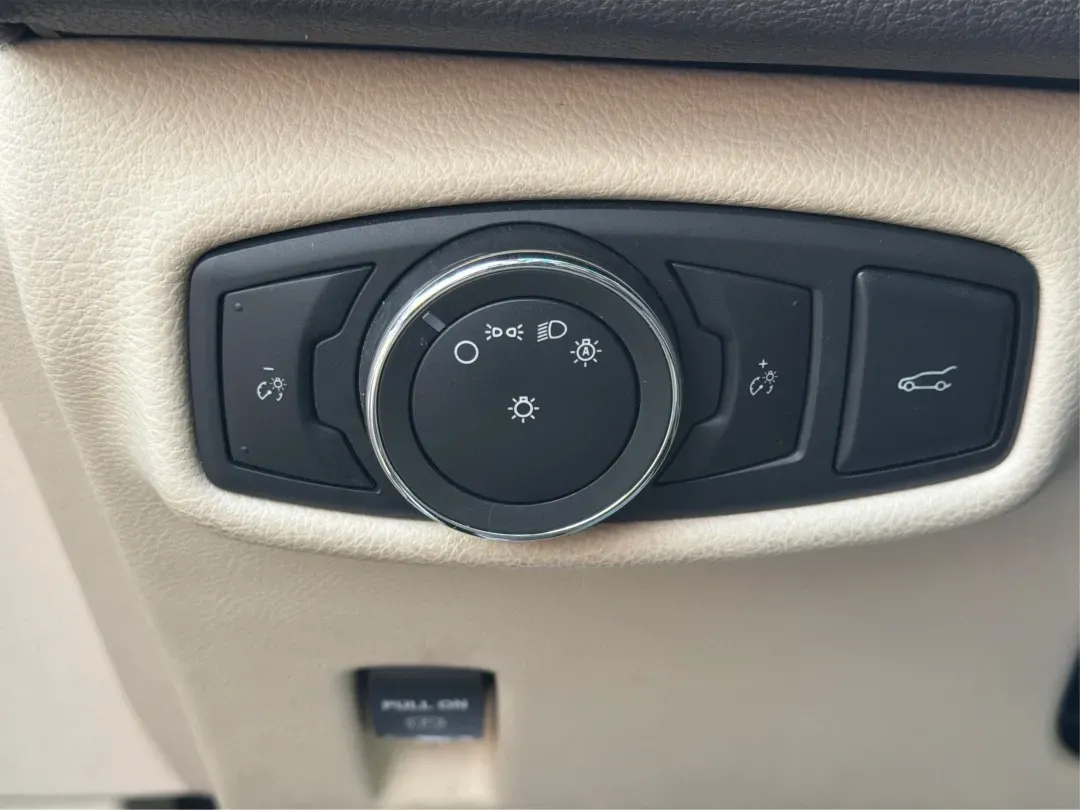 2016 Lincoln MKZ Base (3LN6L2G96GR) with an Other engine, located at 880 E. National Road, Vandalia, OH, 45377, (937) 908-9800, 39.891918, -84.183594 - **Elevate Your Commuting Experience with the 2016 Lincoln MKZ at Advantage Car and Credit - Vandalia!**<br /> <br /> Are you ready to transform your daily commute into a luxurious experience? The 2016 Lincoln MKZ is the perfect blend of sophistication and performance, ideal for those who refuse to c - Photo#17