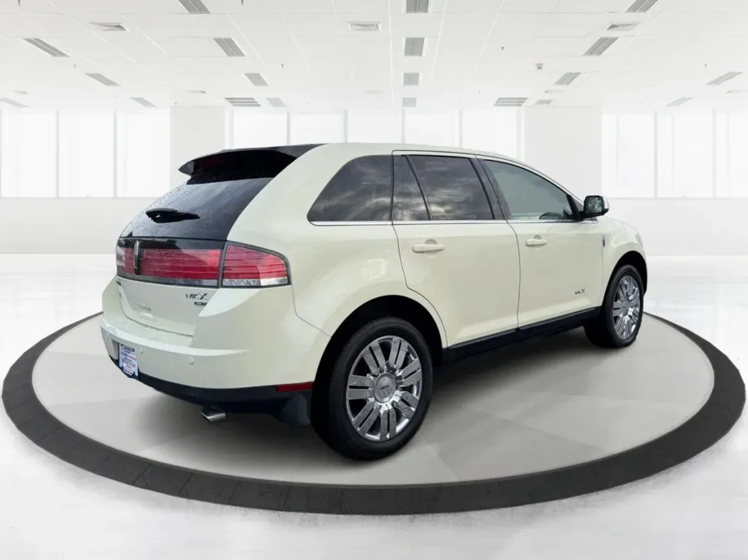 2008 Lincoln MKX Base (2LMDU88CX8B) with an Other engine, located at 1184 Kauffman Ave, Fairborn, OH, 45324, (937) 908-9800, 39.807072, -84.030914 - **Discover Luxury and Comfort with the 2008 Lincoln MKX at Advantage Car and Credit in Fairborn, OH!**<br /> <br /> Are you in the market for a vehicle that seamlessly combines elegance, comfort, and reliability? Look no further than the stunning 2008 Lincoln MKX available at Advantage Car and Credi - Photo#2