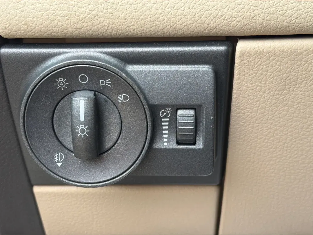 2008 Lincoln MKX Base (2LMDU88CX8B) with an Other engine, located at 1184 Kauffman Ave, Fairborn, OH, 45324, (937) 908-9800, 39.807072, -84.030914 - **Discover Luxury and Comfort with the 2008 Lincoln MKX at Advantage Car and Credit in Fairborn, OH!**<br /> <br /> Are you in the market for a vehicle that seamlessly combines elegance, comfort, and reliability? Look no further than the stunning 2008 Lincoln MKX available at Advantage Car and Credi - Photo#15