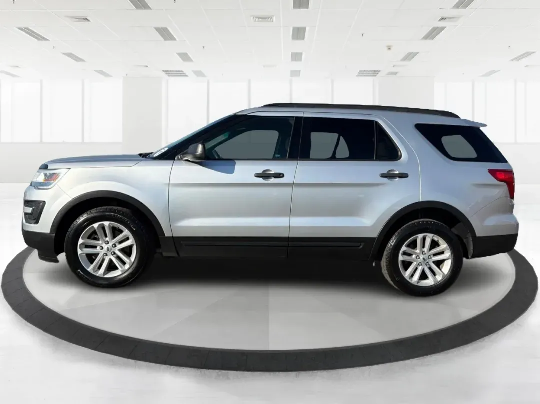 2017 Ford Explorer Base (1FM5K8BH9HG) with an Other engine, located at 8750 N County Rd 25A, Piqua, OH, 45356, (937) 908-9800, 40.164391, -84.232513 - **Discover Adventure with the 2017 Ford Explorer at Advantage Car and Credit in Piqua, OH!** <br /> <br /> Are you ready to take your family adventures or weekend getaways to the next level? The 2017 Ford Explorer is the perfect companion for those who crave exploration, comfort, and reliability. Wi - Photo#5