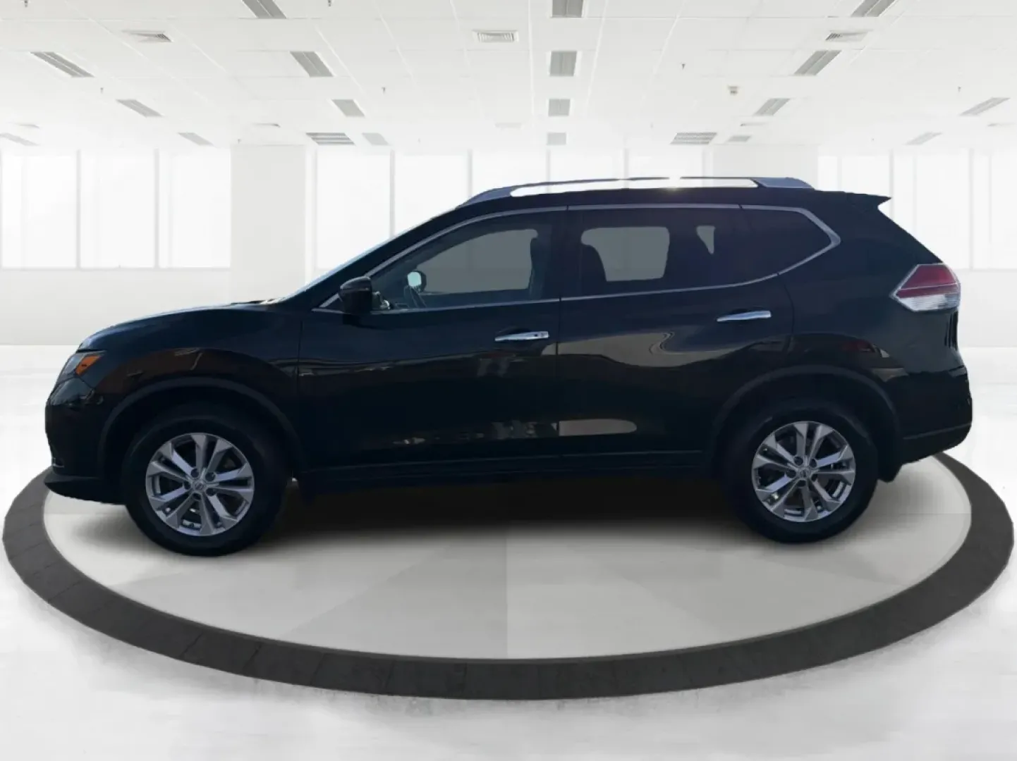 2016 Nissan Rogue SV (KNMAT2MV1GP) with an 2.5L I-4 DOHC engine, located at 880 E. National Road, Vandalia, OH, 45377, (937) 908-9800, 39.891918, -84.183594 - **Experience Adventure with the 2016 Nissan Rogue SV at Advantage Car and Credit - Vandalia!**<br /> <br /> Are you ready to elevate your daily commute or take weekend adventures to the next level? The 2016 Nissan Rogue SV is here to provide you with the perfect blend of comfort, versatility, and ca - Photo#5