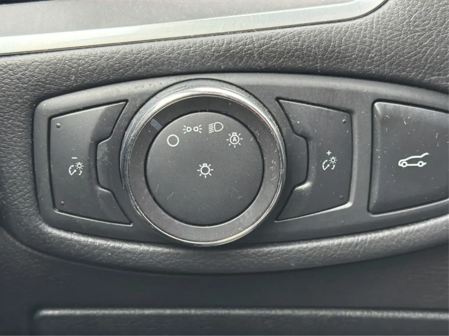 2015 Ford Edge Titanium (2FMTK3K89FB) with an 3.5L V6 DOHC 24V engine, 6A transmission, located at 8750 N County Rd 25A, Piqua, OH, 45356, (937) 908-9800, 40.164391, -84.232513 - **Explore New Horizons with the 2015 Ford Edge Titanium at Advantage Car and Credit**<br /> <br /> If you're on the hunt for a versatile SUV that can handle anything from daily commutes to weekend adventures, look no further than the 2015 Ford Edge Titanium. This sporty utility vehicle is the perfec - Photo#17