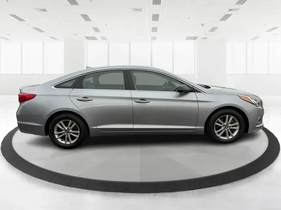 2017 Hyundai Sonata Base (5NPE24AF8HH) with an 2.4L L4 DOHC 16V engine, 7A transmission, located at 8750 N County Rd 25A, Piqua, OH, 45356, (937) 908-9800, 40.164391, -84.232513 - ### Drive Your Dream: 2017 Hyundai Sonata Perfect for Families and Commuters Alike!<br /> <br /> Looking for a reliable sedan that fits seamlessly into your busy lifestyle? The 2017 Hyundai Sonata is here to make every drive a pleasure, whether you're commuting to work, shuttling kids to soccer pra - Photo#1