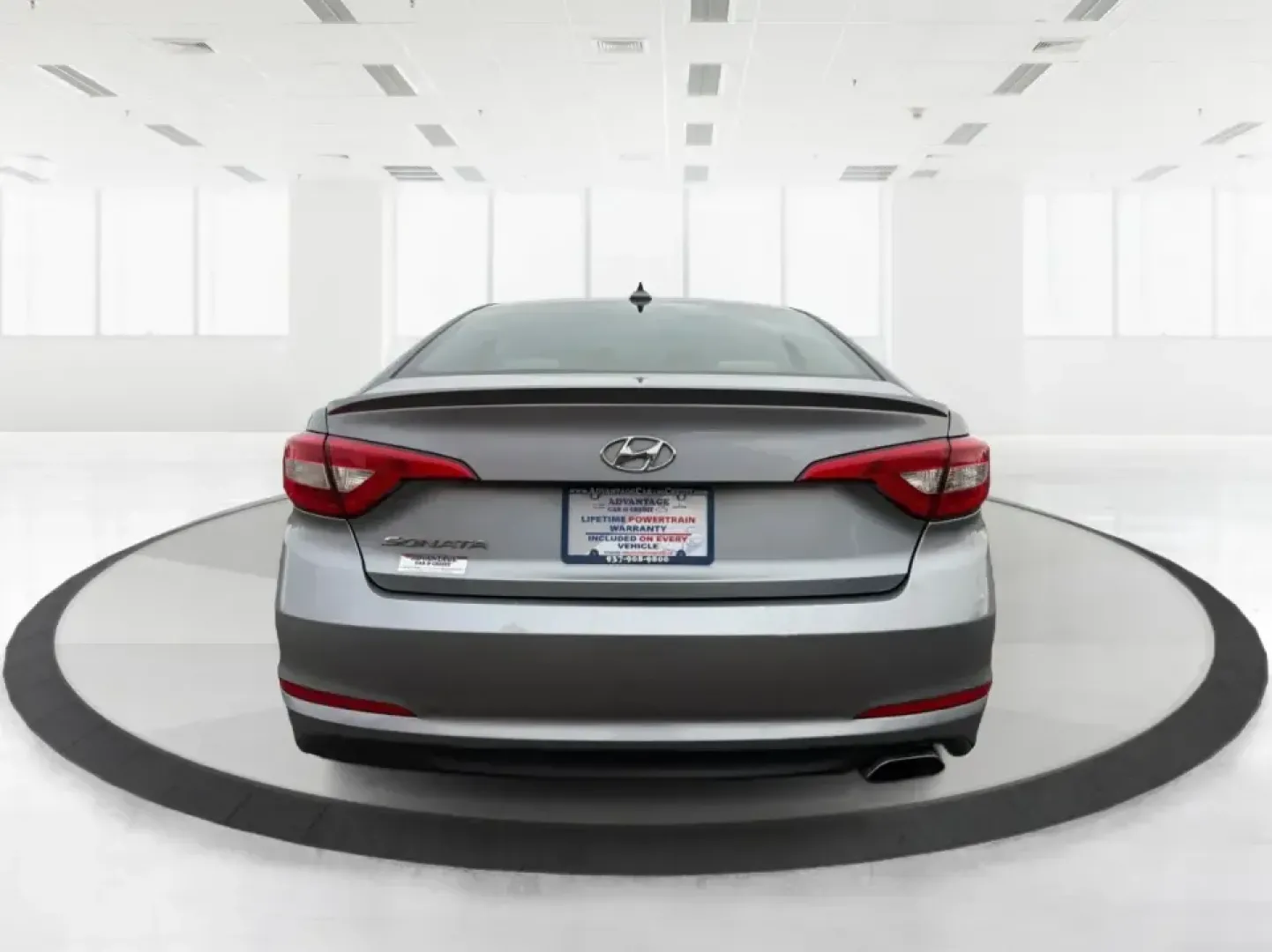 2017 Hyundai Sonata Base (5NPE24AF8HH) with an 2.4L L4 DOHC 16V engine, 7A transmission, located at 8750 N County Rd 25A, Piqua, OH, 45356, (937) 908-9800, 40.164391, -84.232513 - ### Drive Your Dream: 2017 Hyundai Sonata Perfect for Families and Commuters Alike!<br /> <br /> Looking for a reliable sedan that fits seamlessly into your busy lifestyle? The 2017 Hyundai Sonata is here to make every drive a pleasure, whether you're commuting to work, shuttling kids to soccer pra - Photo#3