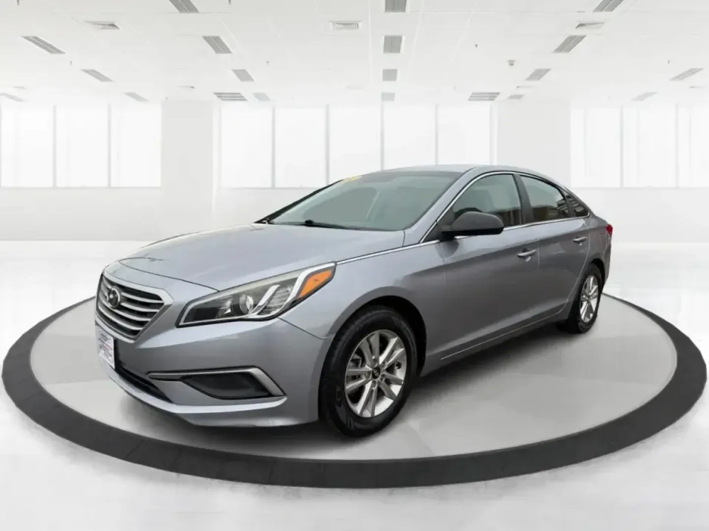 2017 Hyundai Sonata Base (5NPE24AF8HH) with an 2.4L L4 DOHC 16V engine, 7A transmission, located at 8750 N County Rd 25A, Piqua, OH, 45356, (937) 908-9800, 40.164391, -84.232513 - ### Drive Your Dream: 2017 Hyundai Sonata Perfect for Families and Commuters Alike!<br /> <br /> Looking for a reliable sedan that fits seamlessly into your busy lifestyle? The 2017 Hyundai Sonata is here to make every drive a pleasure, whether you're commuting to work, shuttling kids to soccer pra - Photo#8