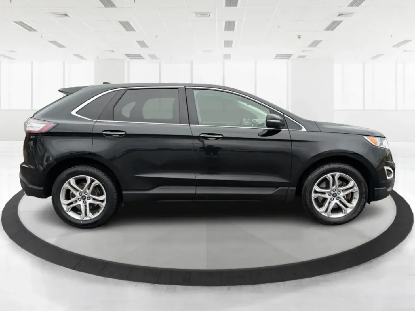 2017 Ford Edge Titanium (2FMPK4K92HB) with an 2.0L L4 DOHC 16V engine, 6A transmission, located at 4508 South Dixie Dr, Moraine, OH, 45439, (937) 908-9800, 39.689976, -84.218452 - **Unleash Adventure with the 2017 Ford Edge Titanium at Advantage Car and Credit Moraine! Experience Comfort, Style, and Affordability!**<br /> <br /> Are you searching for the perfect SUV to enhance your family adventures or accommodate your daily commute in style? Look no further than this stunni - Photo#1