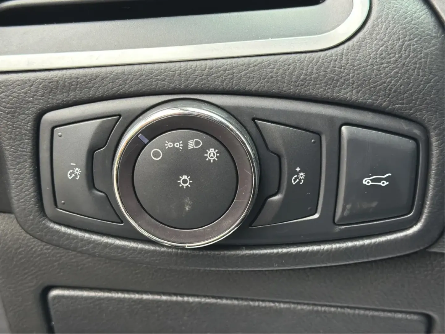 2017 Ford Edge Titanium (2FMPK4K92HB) with an 2.0L L4 DOHC 16V engine, 6A transmission, located at 4508 South Dixie Dr, Moraine, OH, 45439, (937) 908-9800, 39.689976, -84.218452 - **Unleash Adventure with the 2017 Ford Edge Titanium at Advantage Car and Credit Moraine! Experience Comfort, Style, and Affordability!**<br /> <br /> Are you searching for the perfect SUV to enhance your family adventures or accommodate your daily commute in style? Look no further than this stunni - Photo#17