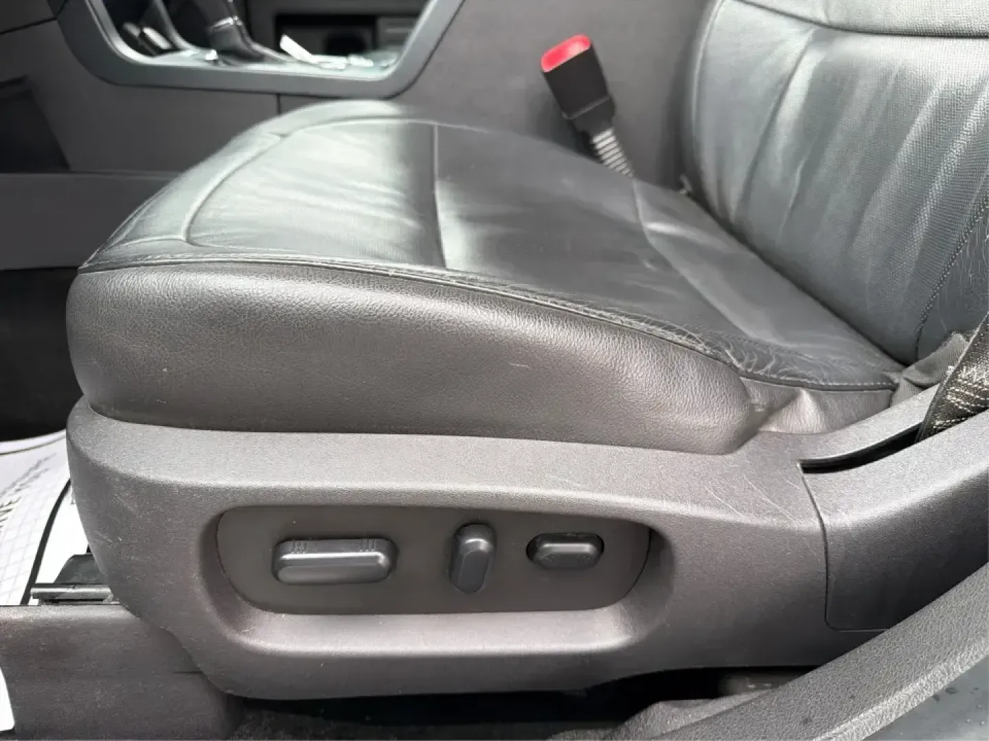 2016 Ford Flex Limited (2FMHK6D8XGB) with an 3.5L V-6 DOHC engine, 6A transmission, located at 1099 N County Rd 25A, Troy, OH, 45373, (937) 908-9800, 40.057079, -84.212883 - **Adventure Awaits with the 2016 Ford Flex Limited Perfect for Family Road Trips!**<br /> <br /> Looking for the ideal family vehicle that combines spaciousness, comfort, and reliability? At Advantage Car and Credit in Troy, OH, we present the 2016 Ford Flex Limited, an SUV designed for all your fa - Photo#18