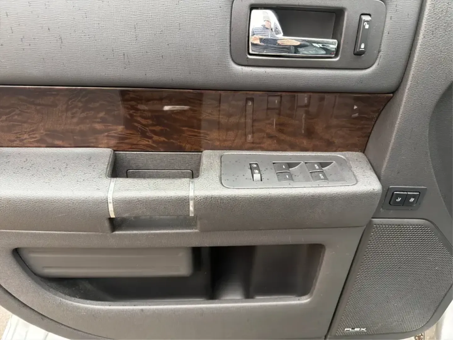 2016 Ford Flex Limited (2FMHK6D8XGB) with an 3.5L V-6 DOHC engine, 6A transmission, located at 1099 N County Rd 25A, Troy, OH, 45373, (937) 908-9800, 40.057079, -84.212883 - **Adventure Awaits with the 2016 Ford Flex Limited Perfect for Family Road Trips!**<br /> <br /> Looking for the ideal family vehicle that combines spaciousness, comfort, and reliability? At Advantage Car and Credit in Troy, OH, we present the 2016 Ford Flex Limited, an SUV designed for all your fa - Photo#19