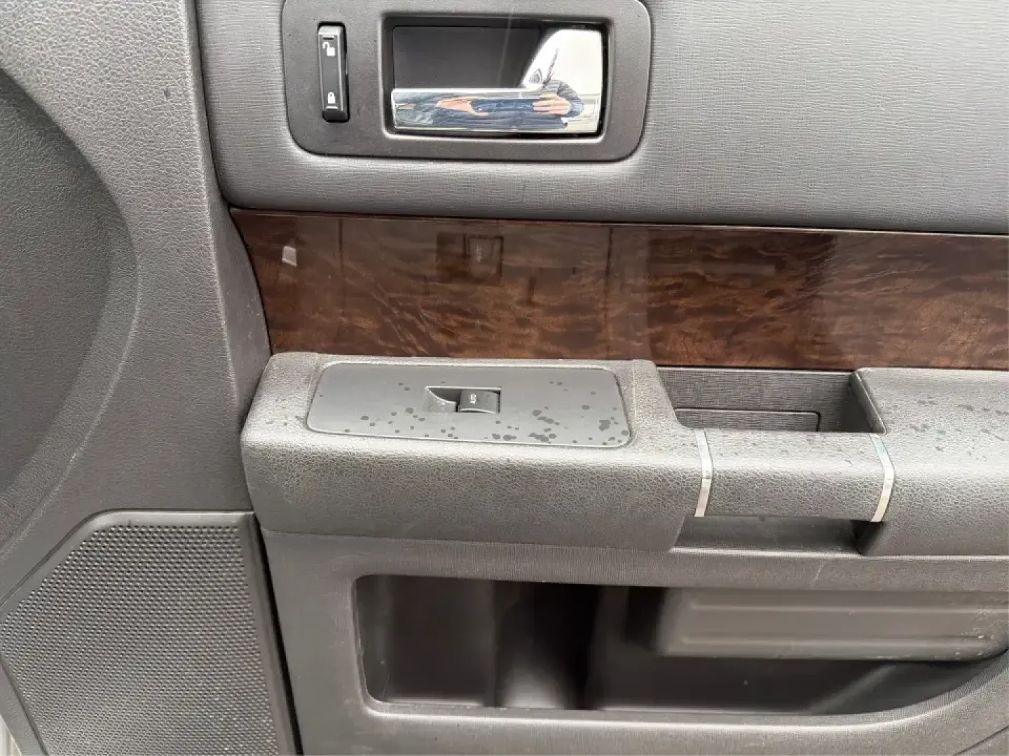 2016 Ford Flex Limited (2FMHK6D8XGB) with an 3.5L V-6 DOHC engine, 6A transmission, located at 1099 N County Rd 25A, Troy, OH, 45373, (937) 908-9800, 40.057079, -84.212883 - **Adventure Awaits with the 2016 Ford Flex Limited Perfect for Family Road Trips!**<br /> <br /> Looking for the ideal family vehicle that combines spaciousness, comfort, and reliability? At Advantage Car and Credit in Troy, OH, we present the 2016 Ford Flex Limited, an SUV designed for all your fa - Photo#20