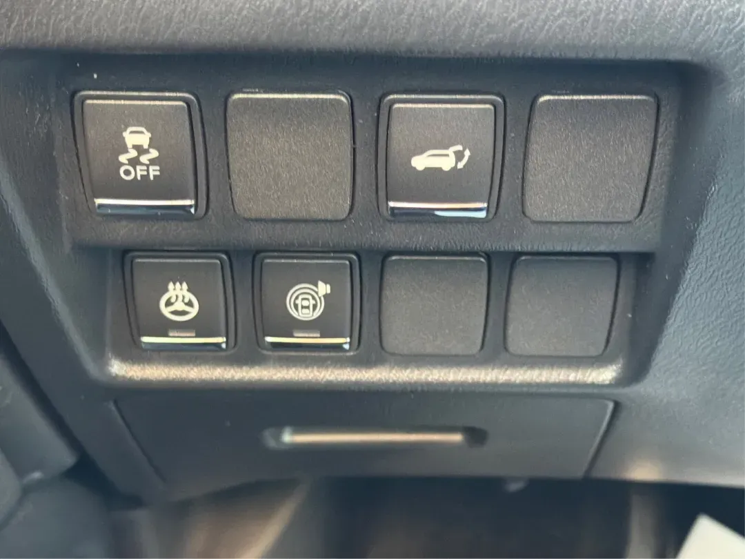 2019 Infiniti QX60 LUXE (5N1DL0MM2KC) with an VQ 3.5L V-6 gasoline direct injection engine, located at 8750 N County Rd 25A, Piqua, OH, 45356, (937) 908-9800, 40.164391, -84.232513 - Third Row - Photo#17