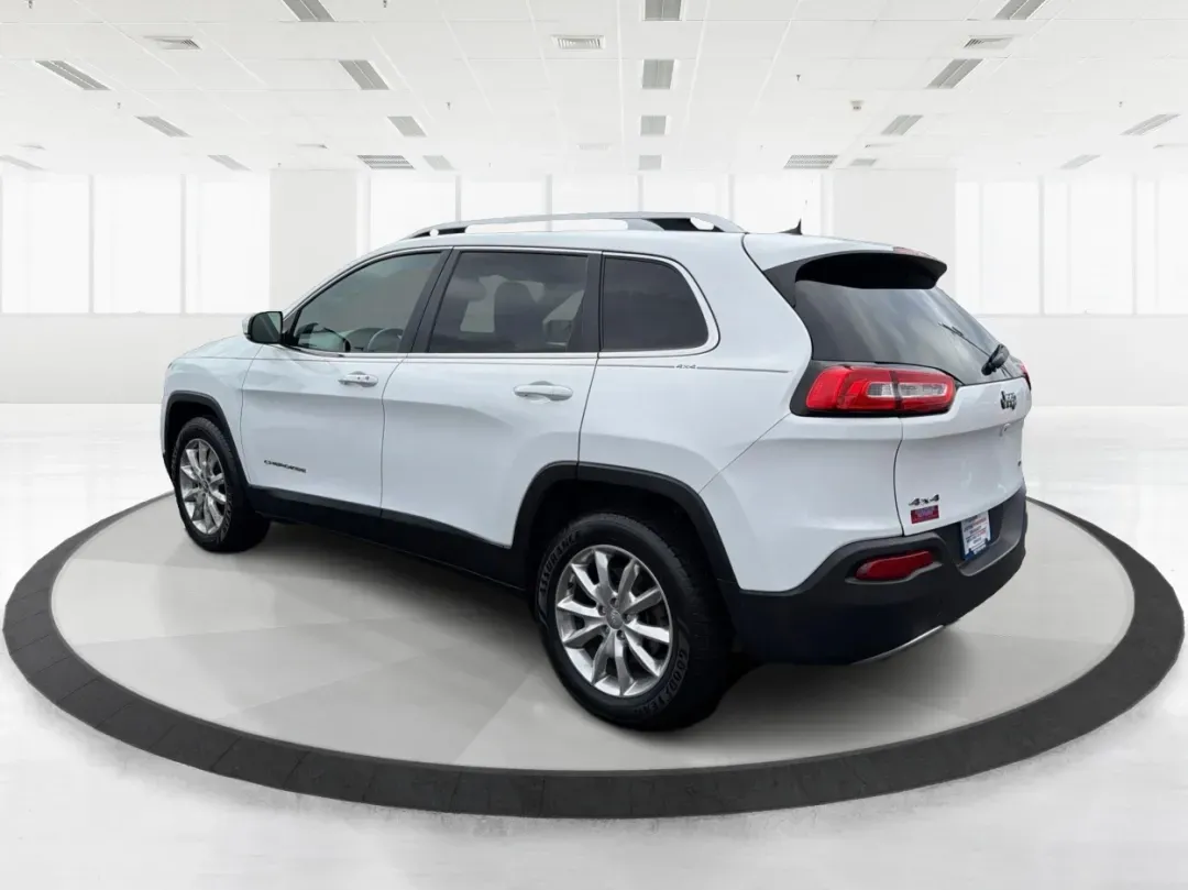 2016 Jeep Cherokee Limited (1C4PJMDB4GW) with an Other engine, located at 401 Woodman Dr, Riverside, OH, 45431, (937) 908-9800, 39.760899, -84.123421 - **Explore Adventure with the 2016 Jeep Cherokee Limited Your Ultimate Crossover Companion!**<br /> <br /> Are you ready to elevate your lifestyle with a vehicle that adapts to your needs? The 2016 Jeep Cherokee Limited is the perfect blend of comfort, style, and versatility, making it an ideal choi - Photo#4