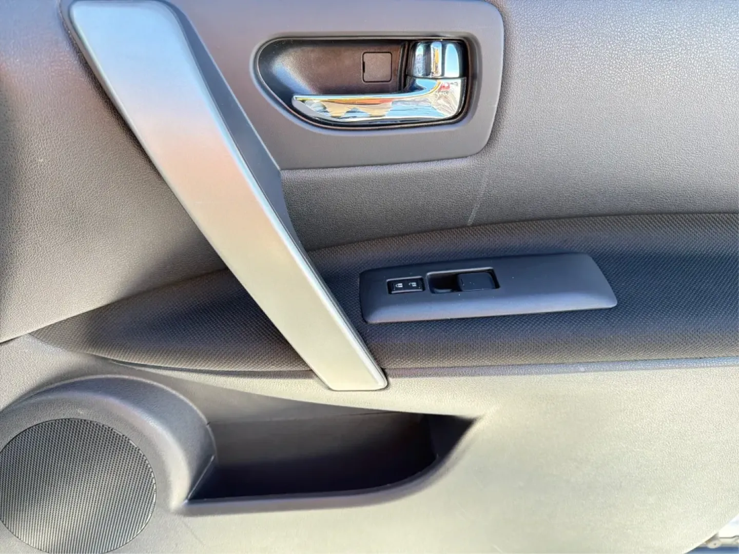 2012 Nissan Rogue SV (JN8AS5MT4CW) with an 2.5L I-4 DOHC engine, Continuously Variable Transmission transmission, located at 1184 Kauffman Ave, Fairborn, OH, 45324, (937) 908-9800, 39.807072, -84.030914 - **Explore New Horizons with the 2012 Nissan Rogue SV Your Ideal Family SUV!**<br /> <br /> Imagine embarking on a road trip filled with laughter and memories or navigating through the daily hustle and bustle with ease. The 2012 Nissan Rogue SV at Advantage Car and Credit in Fairborn, OH, is the per - Photo#19