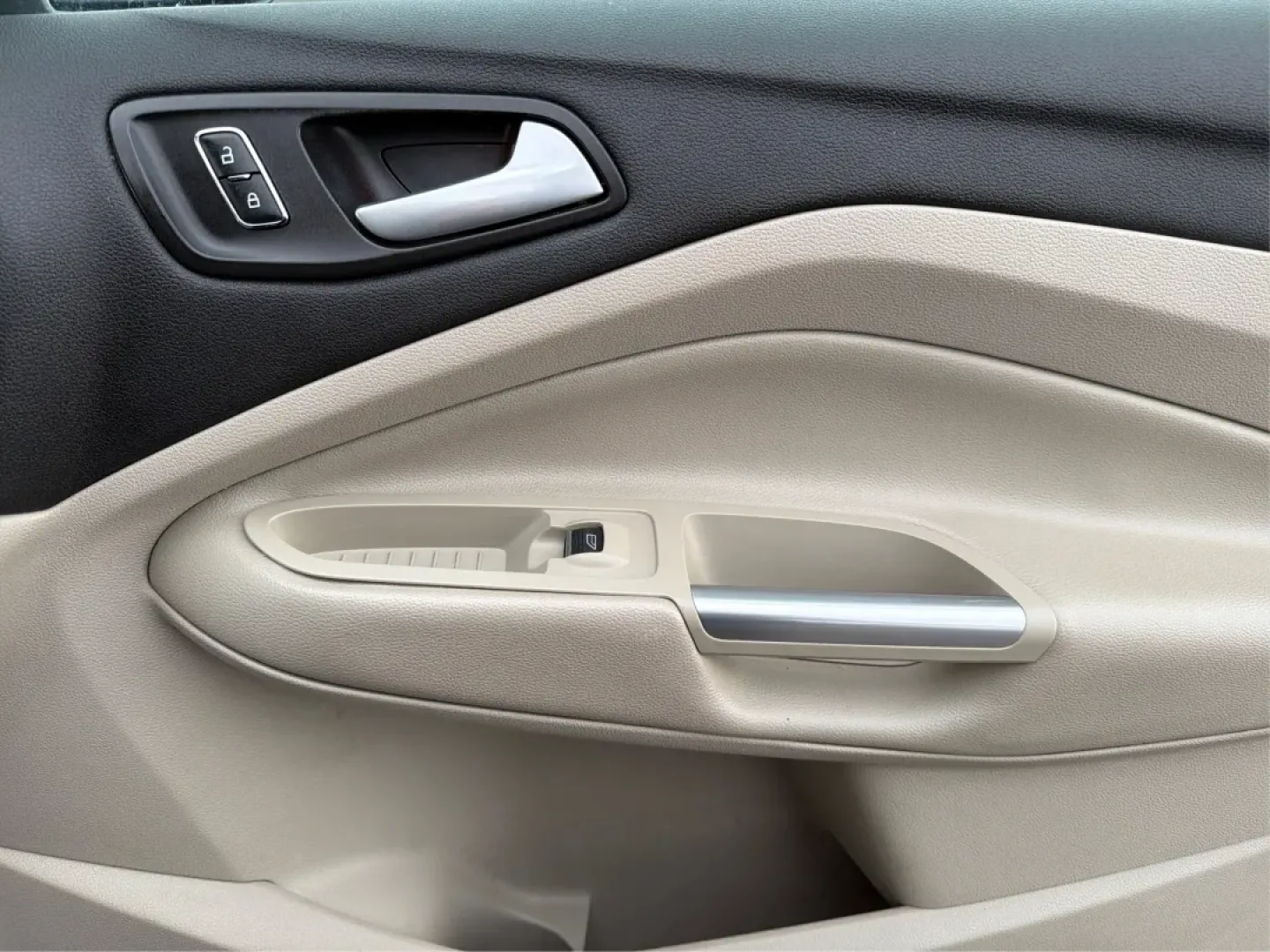 2015 Ford Escape Titanium (1FMCU0J92FU) with an 2.0L L4 DOHC 16V engine, 6-Speed Automatic transmission, located at 880 E. National Road, Vandalia, OH, 45377, (937) 908-9800, 39.891918, -84.183594 - **Adventure Awaits with the 2015 Ford Escape Titanium Your Ideal SUV for Every Journey!**<br /> <br /> Are you looking for the perfect vehicle to accommodate family outings, weekend adventures, or long commutes? The 2015 Ford Escape Titanium, available now at Advantage Car and Credit in Vandalia, O - Photo#20