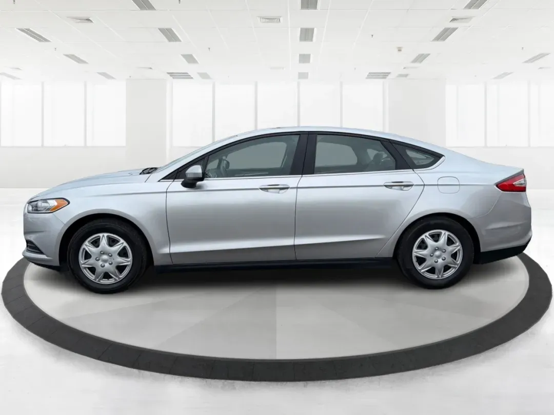 2014 Ford Fusion S (3FA6P0G70ER) with an 2.5L L4 DOHC 16V engine, located at 1951 S Dayton Lakeview Rd., New Carlisle, OH, 45344, (937) 908-9800, 39.890999, -84.050255 - **Discover a New Level of Comfort and Style with the 2014 Ford Fusion at Advantage Car and Credit!**<br /> <br /> Are you on the hunt for a reliable sedan that perfectly balances style, efficiency, and comfort? Look no further than the 2014 Ford Fusion, available now at Advantage Car and Credit in N - Photo#5