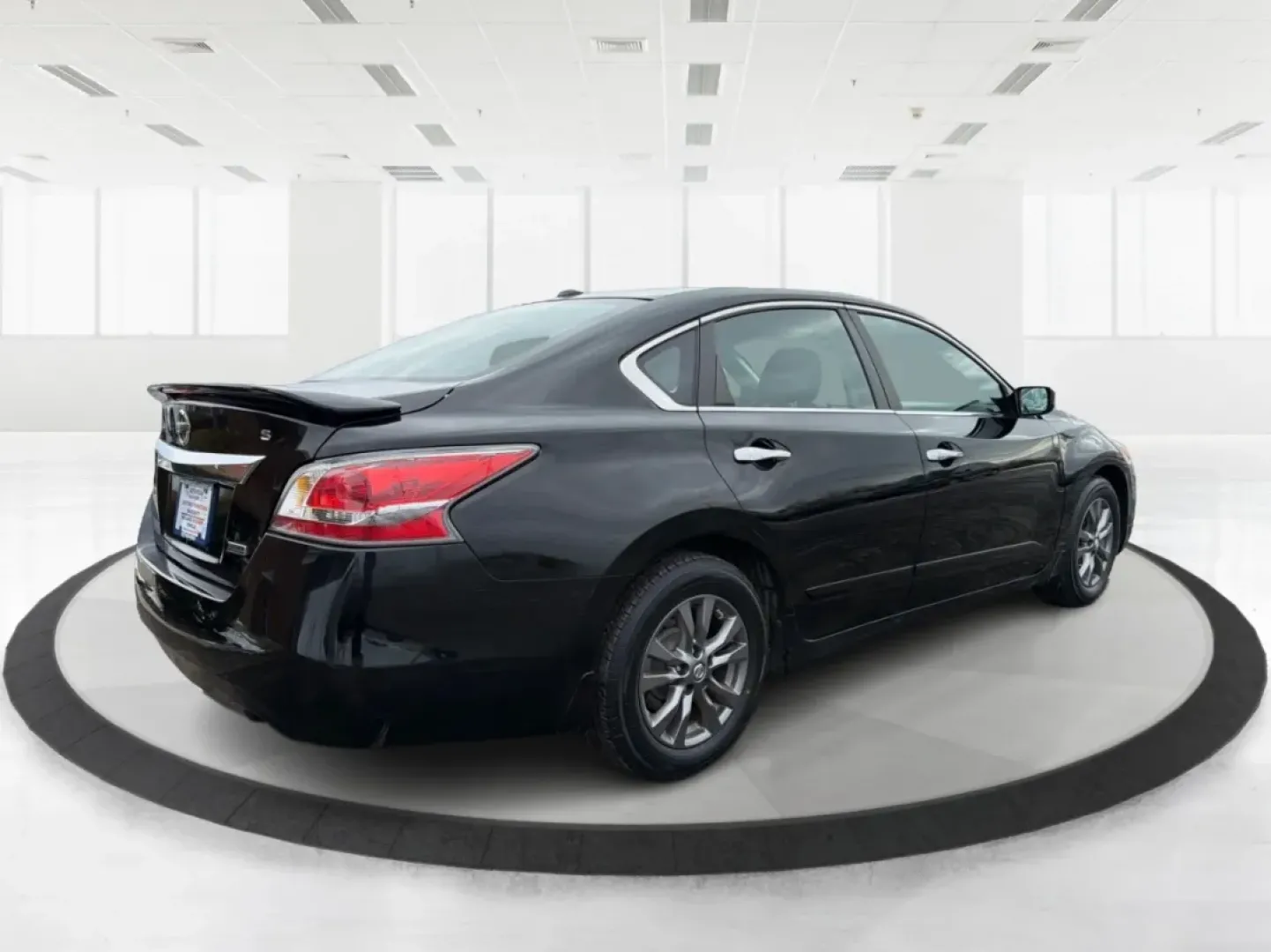 2015 Nissan Altima 2.5 S (1N4AL3AP8FC) with an 2.5L I-4 DOHC engine, located at 1184 Kauffman Ave, Fairborn, OH, 45324, (937) 908-9800, 39.807072, -84.030914 - ### Drive Your Future with Confidence: 2015 Nissan Altima at Advantage Car and Credit - Fairborn<br /> <br /> Are you looking for a reliable sedan that balances comfort, efficiency, and style? Look no further than the 2015 Nissan Altima 2.5 S, a perfect choice for daily commuters, growing families, - Photo#2