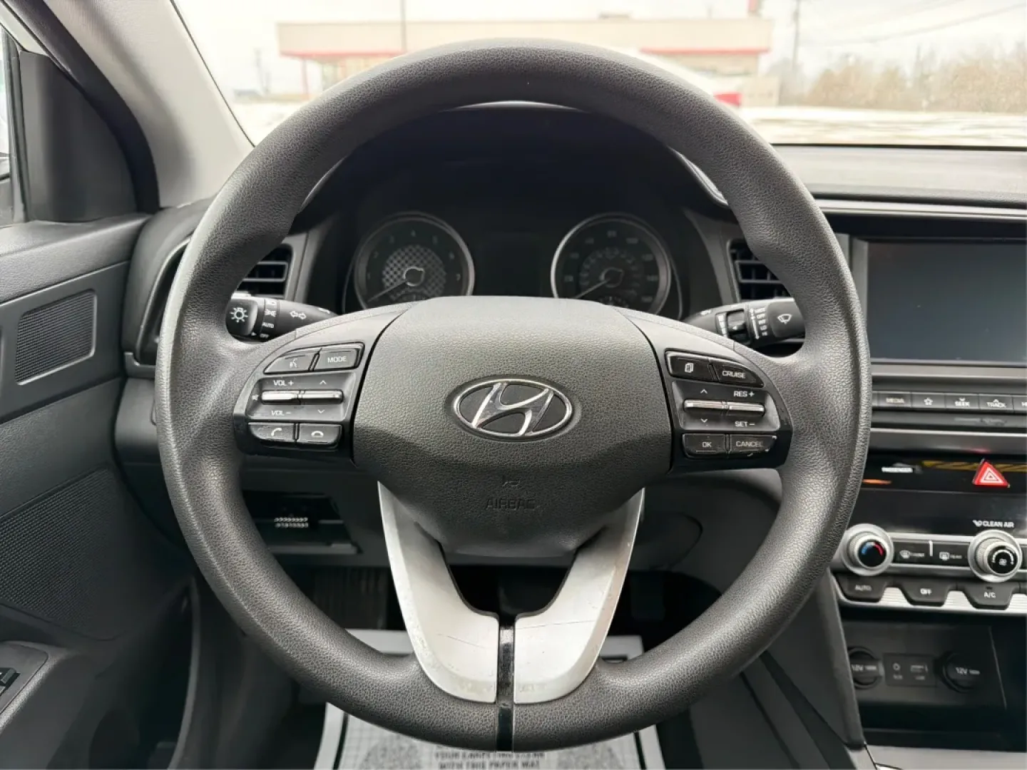 2020 Hyundai Elantra SEL (5NPD84LF8LH) with an Nu 2L I-4 DOHC engine, 6A transmission, located at 880 E. National Road, Vandalia, OH, 45377, (937) 908-9800, 39.891918, -84.183594 - Are you ready to elevate your everyday driving experience? Look no further than this stunning 2020 Hyundai Elantra SEL, the perfect sedan for commuters, growing families, or anyone seeking a stylish ride that won't break the bank. Whether you're navigating the bustling streets of Vandalia or embarki - Photo#16