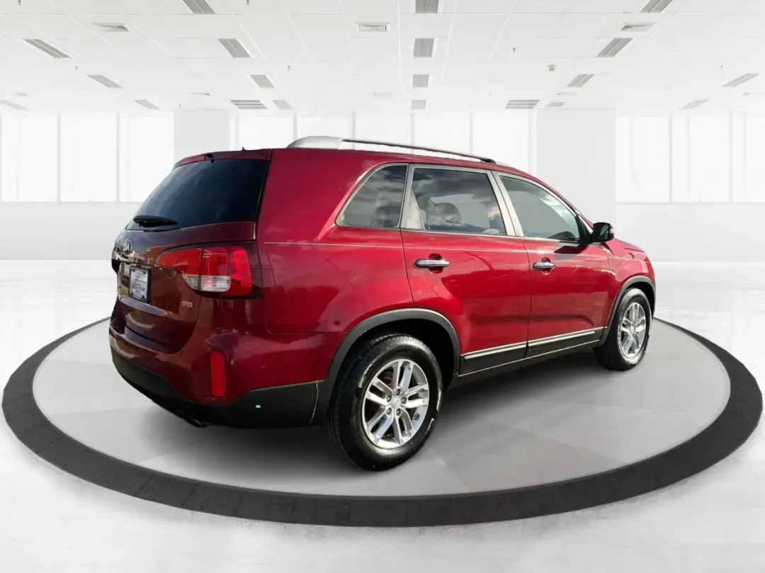 2015 Kia Sorento LX (5XYKT4A61FG) with an 2.4L I-4 gasoline direct injection engine, located at 401 Woodman Dr, Riverside, OH, 45431, (937) 908-9800, 39.760899, -84.123421 - **Experience Adventure with the 2015 Kia Sorento at Advantage Car and Credit - Riverside!**<br /> <br /> Are you ready to elevate your family's weekend getaways or daily commutes? Look no further than this stunning 2015 Kia Sorento LX, available at Advantage Car and Credit in Riverside, OH. This ver - Photo#2