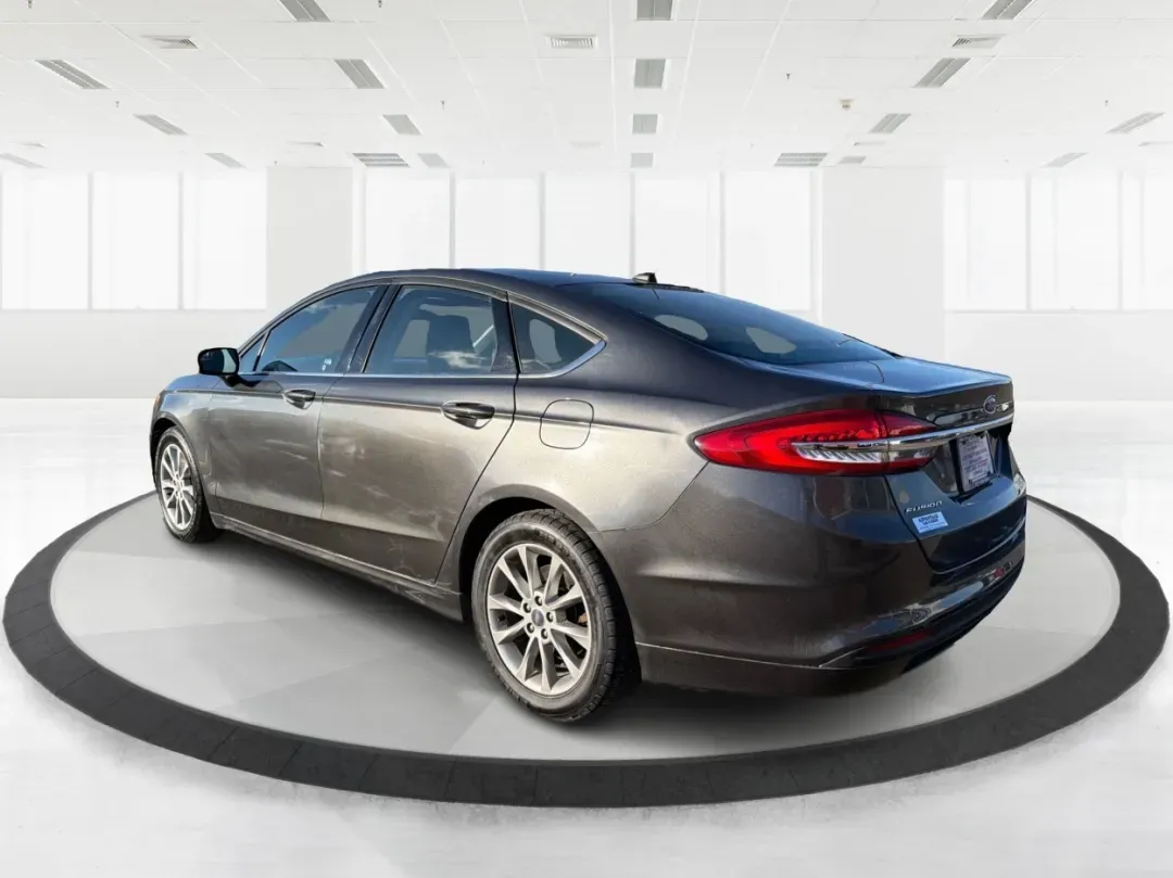 2017 Ford Fusion SE (3FA6P0H78HR) with an 2.5L L4 DOHC 16V engine, 6A transmission, located at 880 E. National Road, Vandalia, OH, 45377, (937) 908-9800, 39.891918, -84.183594 - **Discover Your Next Adventure with the 2017 Ford Fusion SE at Advantage Car and Credit - Troy!**<br /> <br /> Are you ready to elevate your daily commute or embark on weekend getaways with confidence? The 2017 Ford Fusion SE, available now at Advantage Car and Credit in Troy, OH, is designed for th - Photo#4