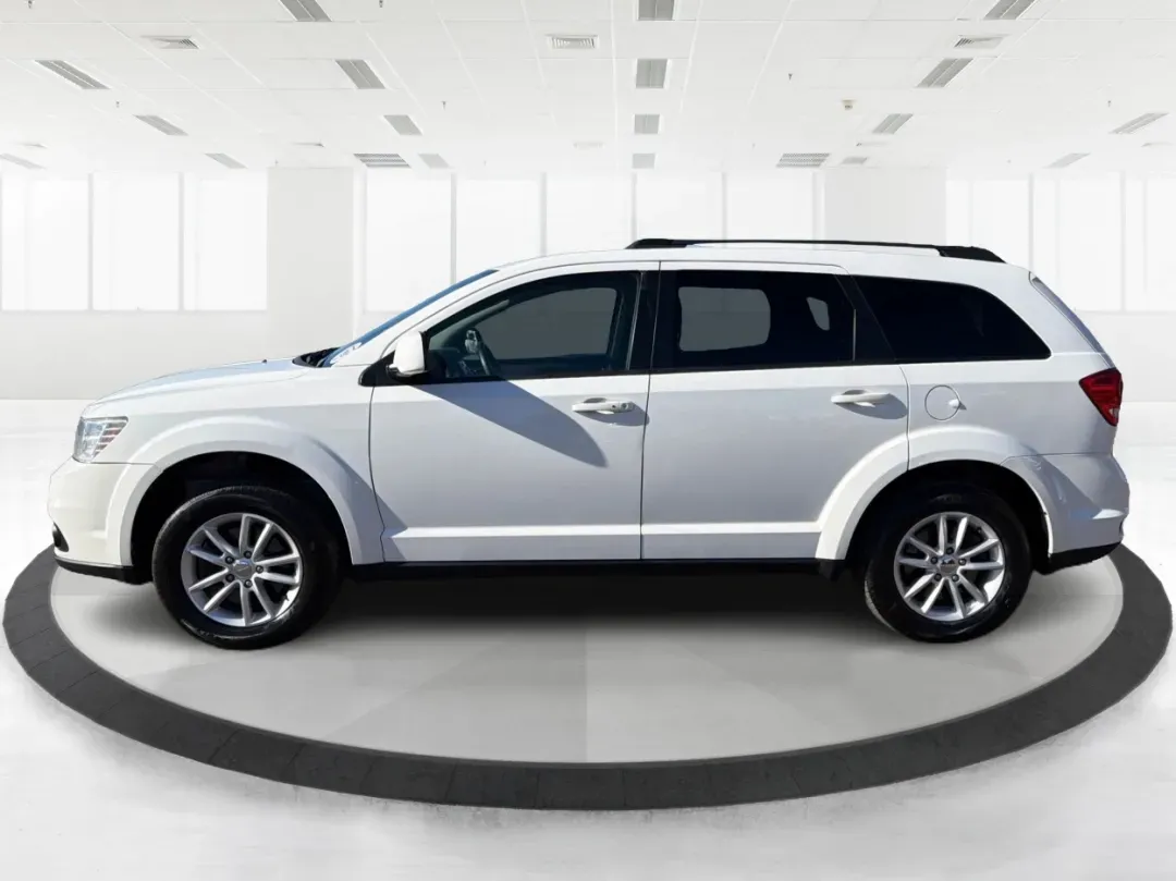 2016 Dodge Journey SXT (3C4PDCBG8GT) with an Other engine, located at 1230 East Main St, Xenia, OH, 45385, (937) 908-9800, 39.688026, -83.910172 - **Unleash Your Adventurous Spirit with the 2016 Dodge Journey SXT A Perfect SUV for Family Escapades!**<br /> <br /> Are you a growing family looking for the ideal vehicle to accommodate your lifestyle? Or perhaps you need a reliable SUV that excels in both daily commutes and weekend adventures? Lo - Photo#5