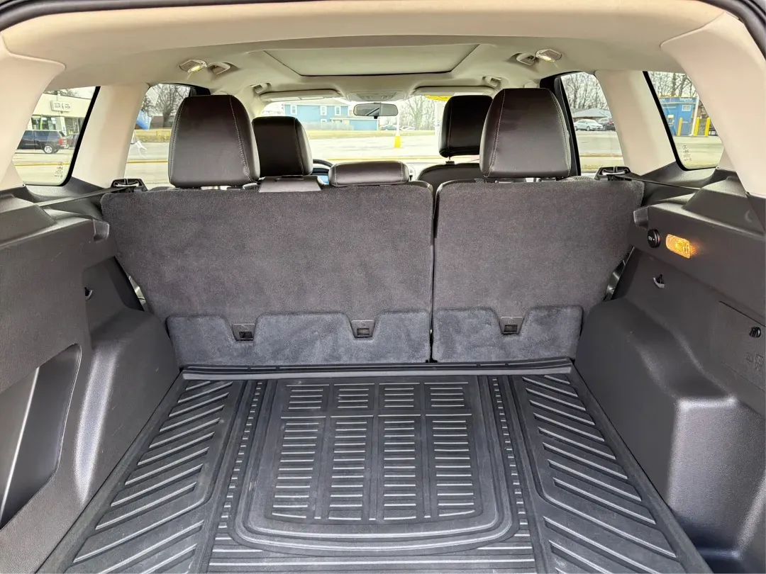 2015 Ford Escape SE (1FMCU0G93FU) with an Other engine, located at 4508 South Dixie Dr, Moraine, OH, 45439, (937) 908-9800, 39.689976, -84.218452 - Are you looking for a vehicle that perfectly balances style, comfort, and functionality for your next family road trip or daily commute? Look no further than this stunning 2015 Ford Escape SE, available now at Advantage Car and Credit in Moraine, OH! This versatile SUV is designed to meet the demand - Photo#12