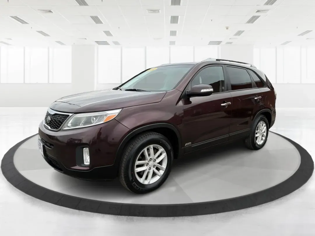 2014 Kia Sorento LX (5XYKTDA63EG) with an 2.4L I-4 gasoline direct injection engine, located at 1184 Kauffman Ave, Fairborn, OH, 45324, (937) 908-9800, 39.807072, -84.030914 - ### Discover Adventure with the 2014 Kia Sorento LX at Advantage Car and Credit<br /> <br /> Are you ready to elevate your family outings, weekend adventures, or daily commutes? The 2014 Kia Sorento LX is the perfect SUV to match your dynamic lifestyle, offering practicality without sacrificing styl - Photo#8