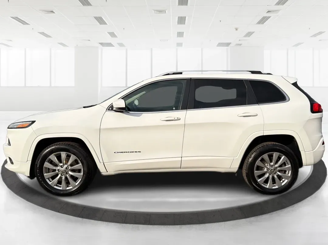 2017 Jeep Cherokee Overland 4x4 (1C4PJMJS9HW) with an Pentastar 3.2L V-6 DOHC engine, located at 8750 N County Rd 25A, Piqua, OH, 45356, (937) 908-9800, 40.164391, -84.232513 - Looking for the perfect vehicle to elevate your family adventures or make daily commutes a breeze? Look no further than this stunning 2017 Jeep Cherokee Overland 4x4, available now at Advantage Car and Credit Piqua. With the versatile blend of a comfortable sport utility design and advanced feature - Photo#5