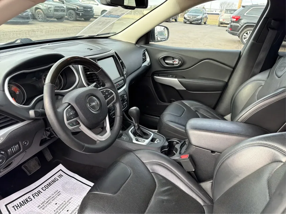 2017 Jeep Cherokee Overland 4x4 (1C4PJMJS9HW) with an Pentastar 3.2L V-6 DOHC engine, located at 8750 N County Rd 25A, Piqua, OH, 45356, (937) 908-9800, 40.164391, -84.232513 - Looking for the perfect vehicle to elevate your family adventures or make daily commutes a breeze? Look no further than this stunning 2017 Jeep Cherokee Overland 4x4, available now at Advantage Car and Credit Piqua. With the versatile blend of a comfortable sport utility design and advanced feature - Photo#9