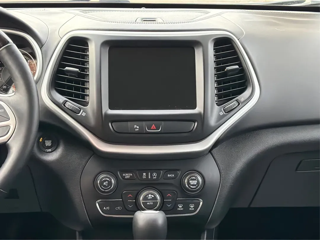 2017 Jeep Cherokee Overland 4x4 (1C4PJMJS9HW) with an Pentastar 3.2L V-6 DOHC engine, located at 8750 N County Rd 25A, Piqua, OH, 45356, (937) 908-9800, 40.164391, -84.232513 - Looking for the perfect vehicle to elevate your family adventures or make daily commutes a breeze? Look no further than this stunning 2017 Jeep Cherokee Overland 4x4, available now at Advantage Car and Credit Piqua. With the versatile blend of a comfortable sport utility design and advanced feature - Photo#13