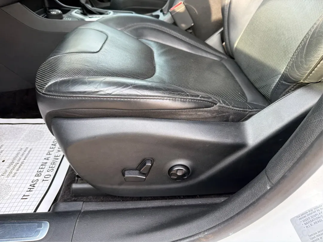 2017 Jeep Cherokee Overland 4x4 (1C4PJMJS9HW) with an Pentastar 3.2L V-6 DOHC engine, located at 8750 N County Rd 25A, Piqua, OH, 45356, (937) 908-9800, 40.164391, -84.232513 - Looking for the perfect vehicle to elevate your family adventures or make daily commutes a breeze? Look no further than this stunning 2017 Jeep Cherokee Overland 4x4, available now at Advantage Car and Credit Piqua. With the versatile blend of a comfortable sport utility design and advanced feature - Photo#18