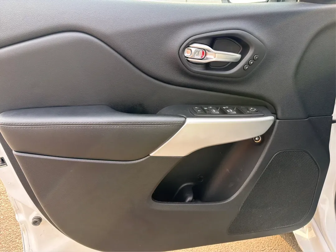 2017 Jeep Cherokee Overland 4x4 (1C4PJMJS9HW) with an Pentastar 3.2L V-6 DOHC engine, located at 8750 N County Rd 25A, Piqua, OH, 45356, (937) 908-9800, 40.164391, -84.232513 - Looking for the perfect vehicle to elevate your family adventures or make daily commutes a breeze? Look no further than this stunning 2017 Jeep Cherokee Overland 4x4, available now at Advantage Car and Credit Piqua. With the versatile blend of a comfortable sport utility design and advanced feature - Photo#19