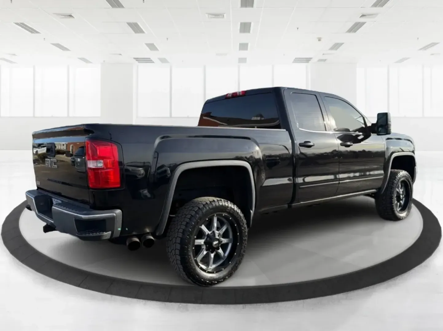 2015 GMC Sierra 1500 SLE (1GTV2UEC8FZ) with an EcoTec3 4.3L V-6 gasoline direct injection engine, located at 401 Woodman Dr, Riverside, OH, 45431, (937) 908-9800, 39.760899, -84.123421 - **Experience Adventure with the 2015 GMC Sierra 1500 at Advantage Car and Credit - Riverside!**<br /> <br /> Are you ready to take your lifestyle to the next level? Whether you're hauling gear for weekend adventures, commuting through Riverside's bustling streets, or navigating through family road t - Photo#2