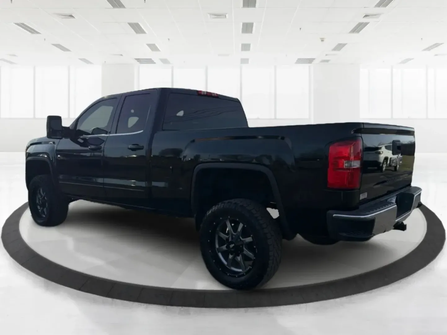 2015 GMC Sierra 1500 SLE (1GTV2UEC8FZ) with an EcoTec3 4.3L V-6 gasoline direct injection engine, located at 401 Woodman Dr, Riverside, OH, 45431, (937) 908-9800, 39.760899, -84.123421 - **Experience Adventure with the 2015 GMC Sierra 1500 at Advantage Car and Credit - Riverside!**<br /> <br /> Are you ready to take your lifestyle to the next level? Whether you're hauling gear for weekend adventures, commuting through Riverside's bustling streets, or navigating through family road t - Photo#4
