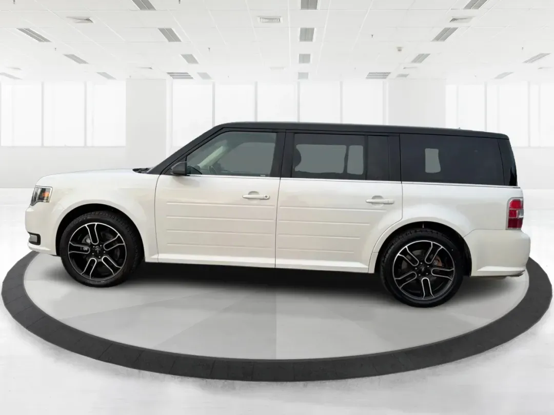 2014 Ford Flex SEL (2FMGK5C83EB) with an 3.5L V-6 DOHC engine, located at 401 Woodman Dr, Riverside, OH, 45431, (937) 908-9800, 39.760899, -84.123421 - **Explore the Open Road with Confidence: 2014 Ford Flex SEL at Advantage Car and Credit**<br /> <br /> Are you searching for the perfect vehicle to accommodate your active lifestyle? Look no further! The 2014 Ford Flex SEL is not just a car; it's a gateway to unforgettable family road trips, weekend - Photo#5