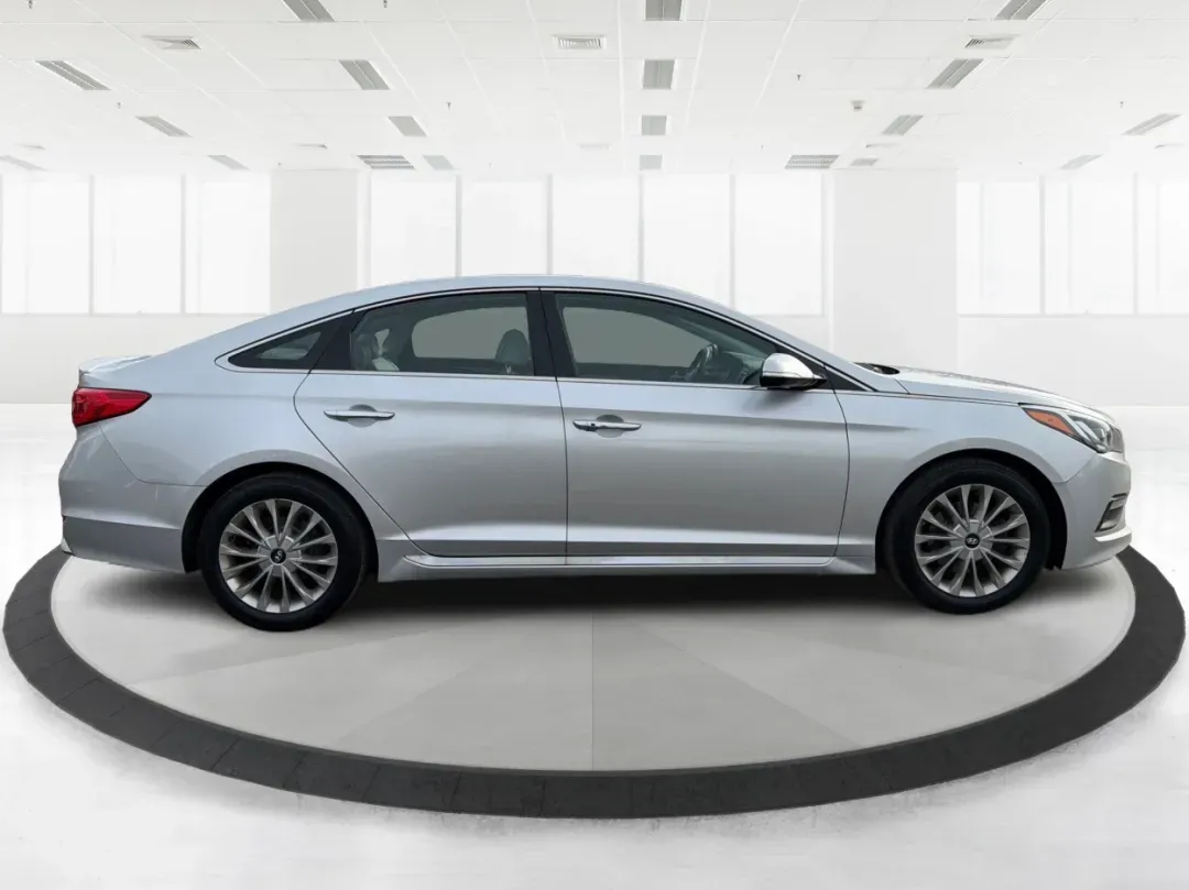 2015 Hyundai Sonata Limited (5NPE34AF8FH) with an 2.4L I-4 gasoline direct injection engine, located at 8750 N County Rd 25A, Piqua, OH, 45356, (937) 908-9800, 40.164391, -84.232513 - Are you in the market for a dependable vehicle that perfectly balances comfort, style, and performance? Look no further than the 2015 Hyundai Sonata Limited, available now at Advantage Car and Credit - Piqua. Whether you're commuting to work, running errands around town, or planning a family road tr - Photo#1