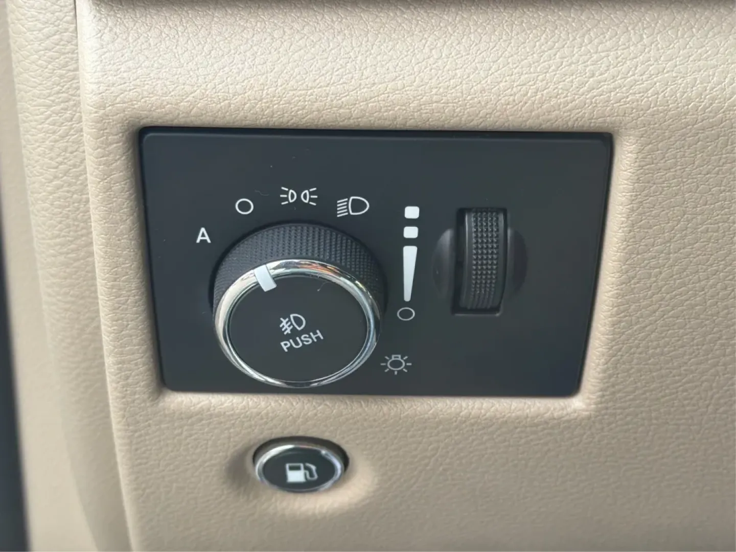 2016 Jeep Grand Cherokee Limited (1C4RJFBG8GC) with an Other engine, located at 8750 N County Rd 25A, Piqua, OH, 45356, (937) 908-9800, 40.164391, -84.232513 - Discover the ultimate blend of luxury and capability with this stunning 2016 Jeep Grand Cherokee Limited, now available at Advantage Car and Credit - Piqua! Perfect for those who crave adventure while needing a reliable vehicle for daily commuting or weekend family outings, this SUV is designed to e - Photo#17