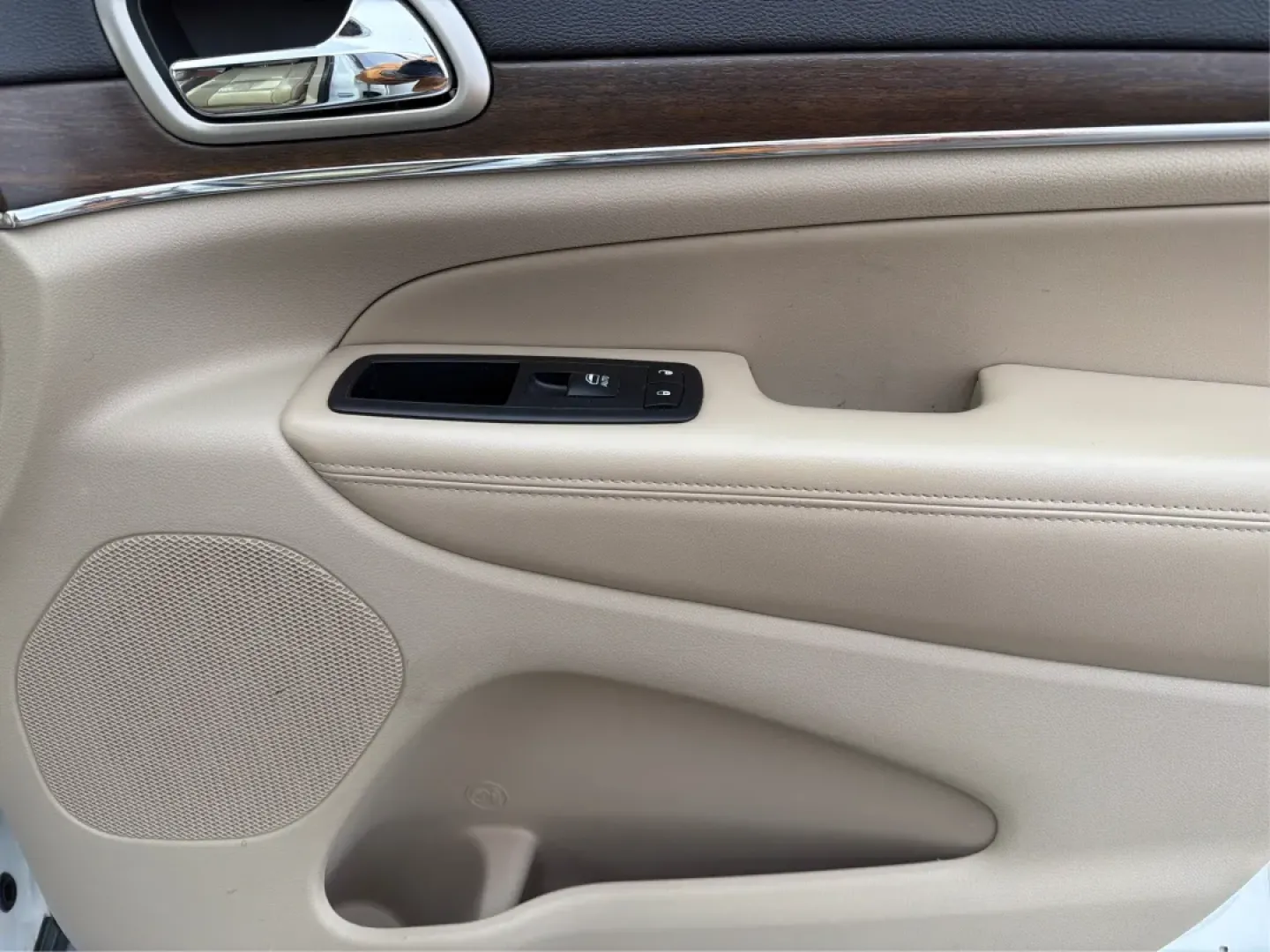 2016 Jeep Grand Cherokee Limited (1C4RJFBG8GC) with an Other engine, located at 8750 N County Rd 25A, Piqua, OH, 45356, (937) 908-9800, 40.164391, -84.232513 - Discover the ultimate blend of luxury and capability with this stunning 2016 Jeep Grand Cherokee Limited, now available at Advantage Car and Credit - Piqua! Perfect for those who crave adventure while needing a reliable vehicle for daily commuting or weekend family outings, this SUV is designed to e - Photo#20