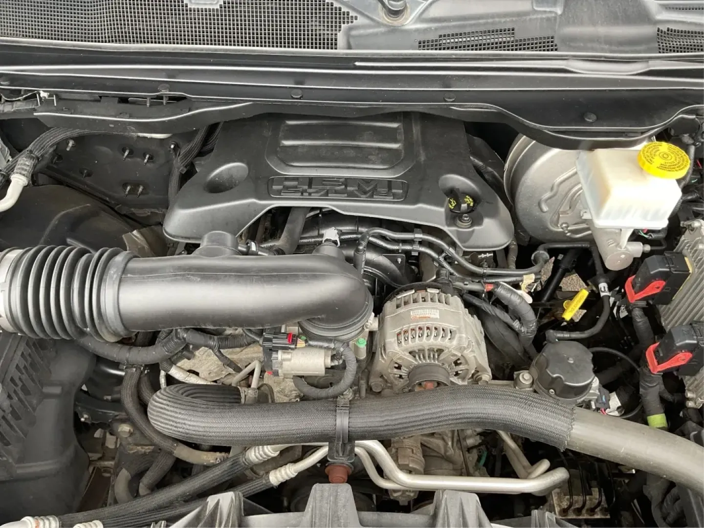 2019 Ram 1500 Laramie Crew Cab SWB 4WD (1C6SRFJT5KN) with an 5.7L V8 OHV 16V engine, 8-Speed Automatic transmission, located at 1951 S Dayton Lakeview Rd., New Carlisle, OH, 45344, (937) 908-9800, 39.890999, -84.050255 - **Unleash Your Adventures with the 2019 Ram 1500 Laramie Crew Cab Perfect for Work and Play!**<br /> <br /> Are you ready to elevate your daily driving experience? Look no further than this stunning 2019 Ram 1500 Laramie Crew Cab, a vehicle designed to enhance your lifestyle whether you're commutin - Photo#11