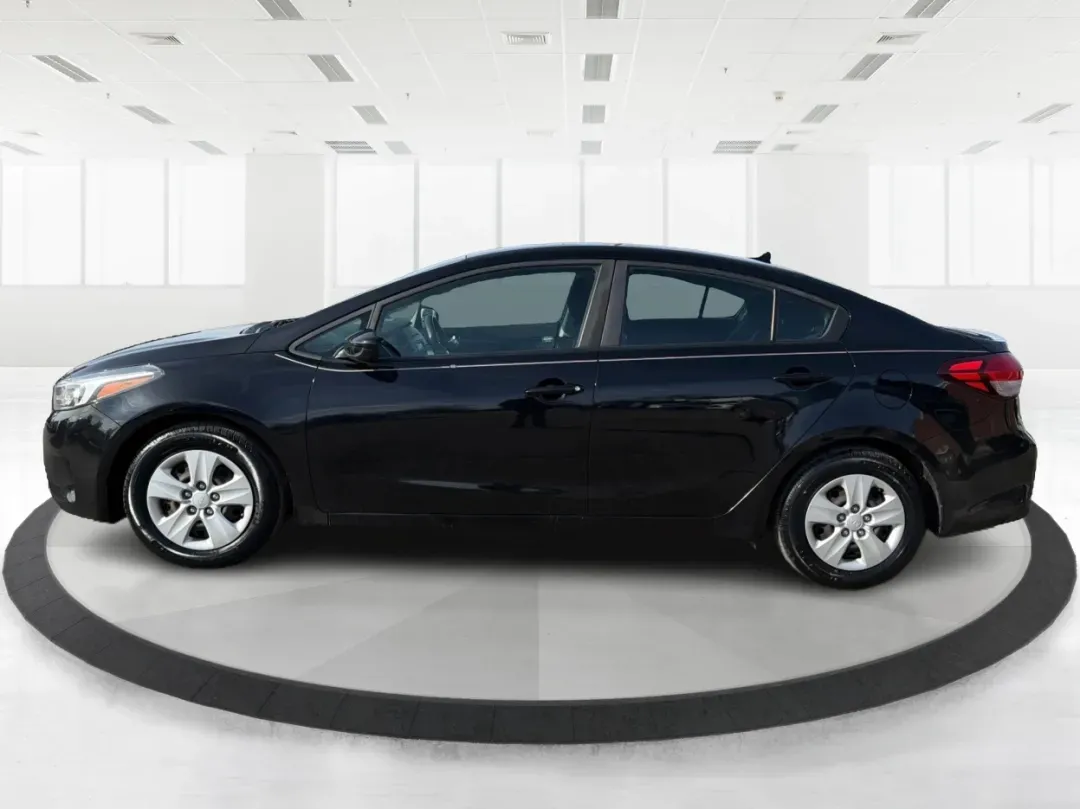 2017 Kia Forte LX (3KPFK4A79HE) with an 2L I-4 DOHC engine, located at 1184 Kauffman Ave, Fairborn, OH, 45324, (937) 908-9800, 39.807072, -84.030914 - Looking for an affordable and reliable vehicle that fits seamlessly into your everyday life? Look no further than the 2017 Kia Forte LX, available now at Advantage Car and Credit in Fairborn, OH. Whether you're commuting to work, shuttling the kids around, or heading out for weekend adventures, this - Photo#5