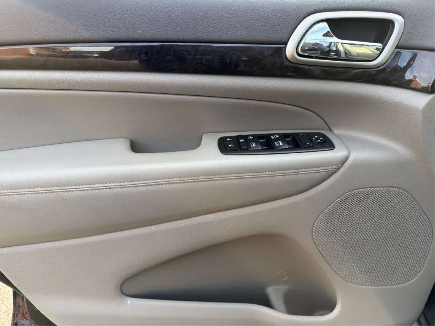 2012 Jeep Grand Cherokee Laredo (1C4RJFAG0CC) with an Other engine, located at 1099 N County Rd 25A, Troy, OH, 45373, (937) 908-9800, 40.057079, -84.212883 - **Adventure Awaits: Explore the Open Road in a 2012 Jeep Grand Cherokee Laredo!**<br /> <br /> If you're a weekend warrior or a growing family looking for your next adventure, this 2012 Jeep Grand Cherokee Laredo is the perfect fit for you! With its robust 4WD capabilities and spacious interior, you - Photo#19