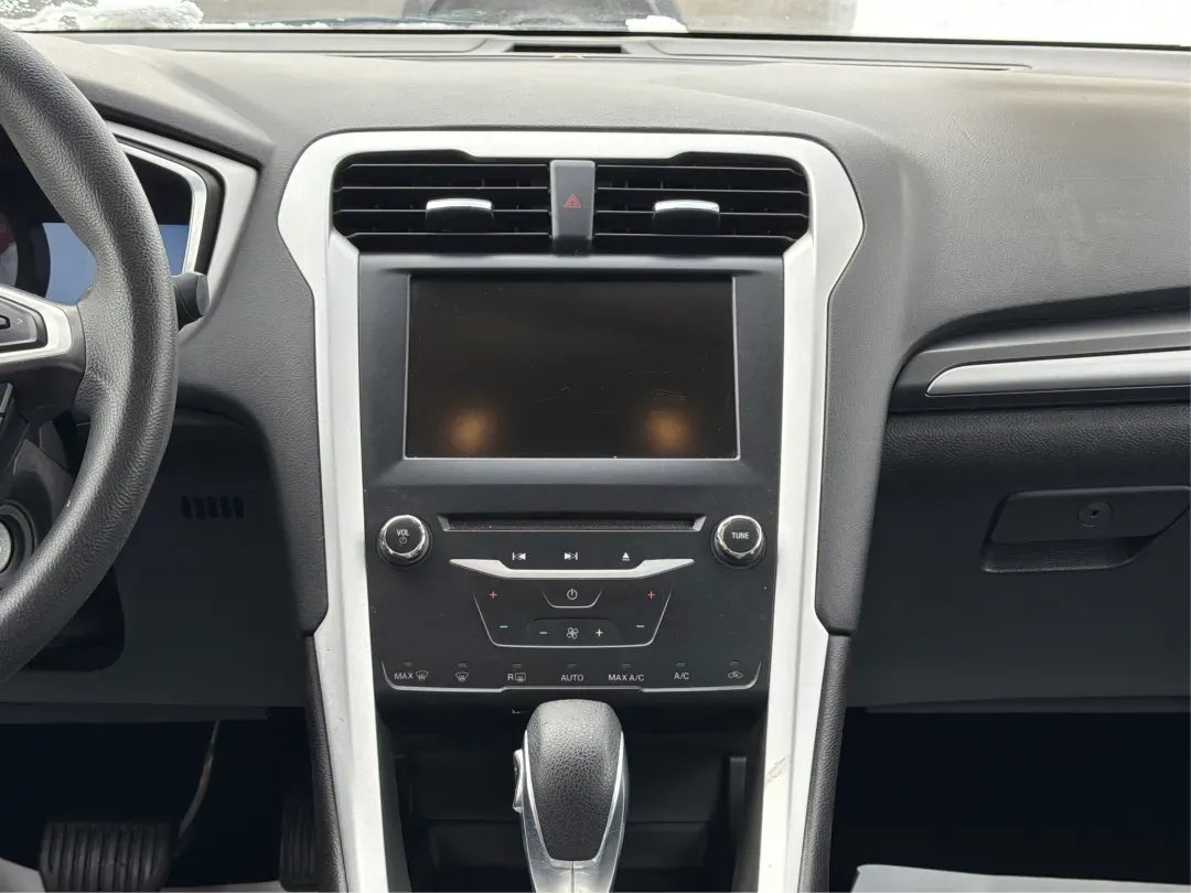 2015 Ford Fusion SE (3FA6P0H78FR) with an Other engine, located at 4508 South Dixie Dr, Moraine, OH, 45439, (937) 908-9800, 39.689976, -84.218452 - Discover the perfect blend of style, comfort, and reliability with this stunning 2015 Ford Fusion SE, available now at Advantage Car and Credit in Moraine, OH! Whether you're commuting to work, shuttling kids to school, or embarking on weekend adventures, this sleek sedan is designed to fit seamless - Photo#12