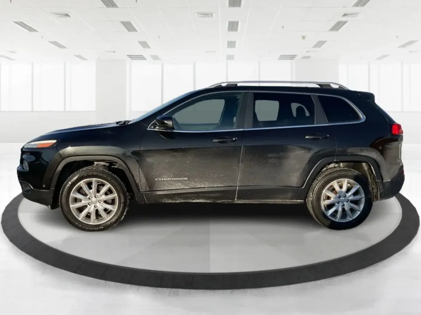 2014 Jeep Cherokee (1C4PJMDS5EW) with an Other engine, located at 1230 East Main St, Xenia, OH, 45385, (937) 908-9800, 39.688026, -83.910172 - Discover the perfect blend of versatility and style with the 2014 Jeep Cherokee Limited, now available at Advantage Car and Credit in Troy, OH! Whether you're navigating the daily grind or embarking on weekend adventures, this crossover SUV is designed to enhance your lifestyle, making it an ideal c - Photo#5